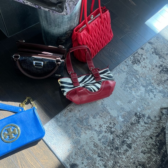 A assortment of handbags all❤️ as is ❤️and various colours and styles as shown - Picture 7 of 17